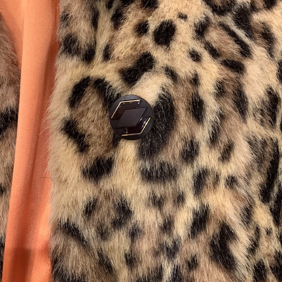 Faux Fur Leopard 🐆 Animal Print Mid-Length Vintage Coat Mob Wife Cool Buttons ✧ - Picture 8 of 15